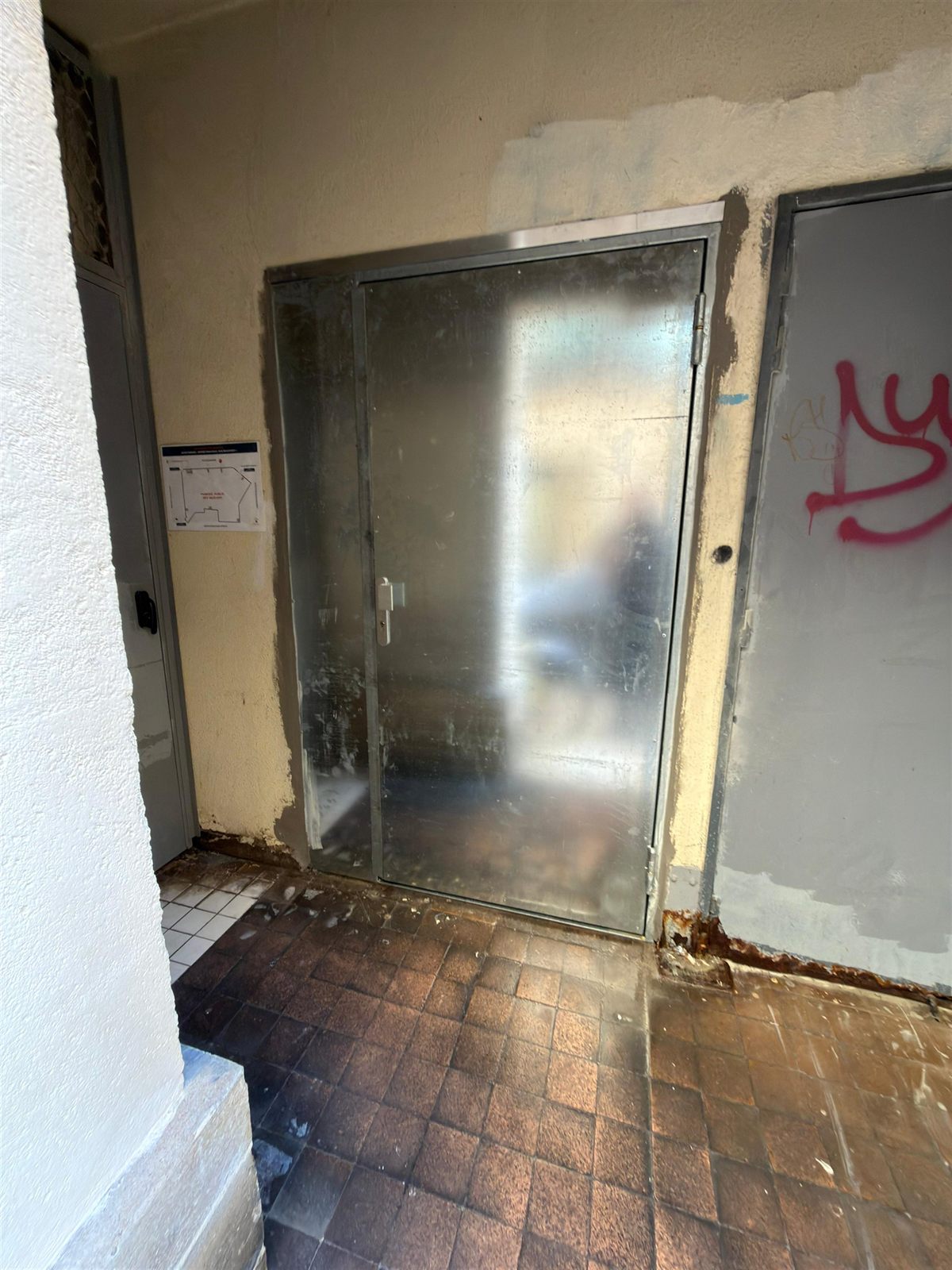 Porte galvanisée avec partie fixe - Réalisation métallerie